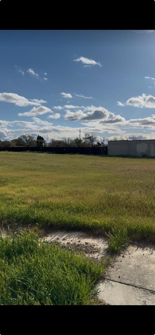 1523 Sarba Court, Los Banos CA: https://media.crmls.org/mediaz/b070c921-27b7-4a5a-8d11-89f25a93a774.jpg