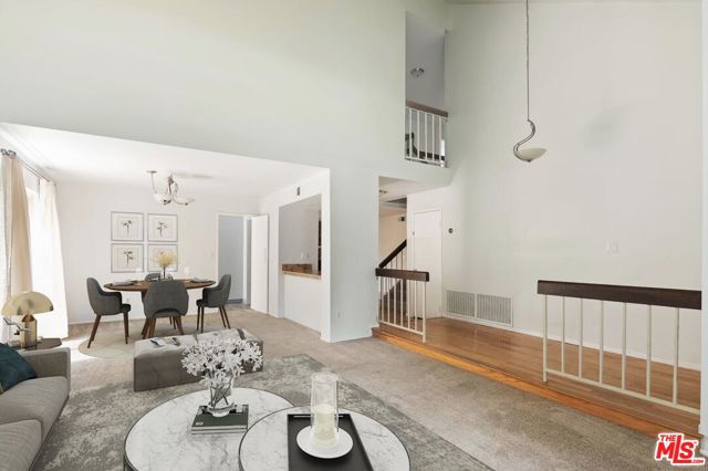 6263 Crebs Avenue, Tarzana CA: https://media.crmls.org/mediaz/b072211c-8354-4f6c-85ec-206444b7bd3a.jpg