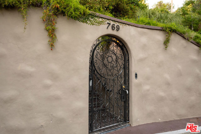769 Bonita Drive, South Pasadena CA: https://media.crmls.org/mediaz/b0727dab-82f7-480c-924a-1940af5d2692.jpg