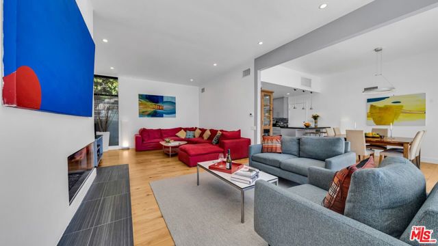 2461 Crest View Drive, Los Angeles CA: https://media.crmls.org/mediaz/b0737243-2700-45e8-8445-506926c33d5c.jpg