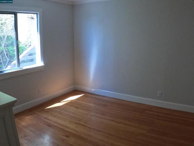 32 Kenilworth Dr, Kensington CA: https://media.crmls.org/mediaz/b0737546-58aa-4d73-ba08-fde9be520656.jpg