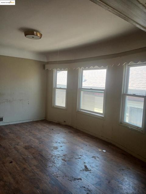 4075 Mera St, Oakland CA: https://media.crmls.org/mediaz/b073ea90-6819-466c-925b-fcb8b25a05f3.jpg