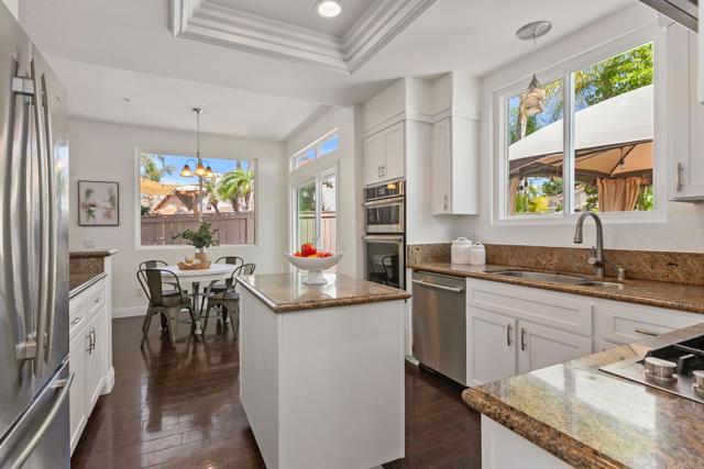 2490 Bear Rock Gln, Escondido CA: https://media.crmls.org/mediaz/b073f48c-d5c3-4301-8973-96f41369f989.jpg
