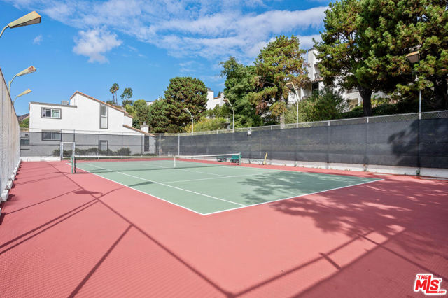 1586 Palisades Drive, Pacific Palisades CA: https://media.crmls.org/mediaz/b0745295-e008-4a44-acda-3790fc4f913d.jpg