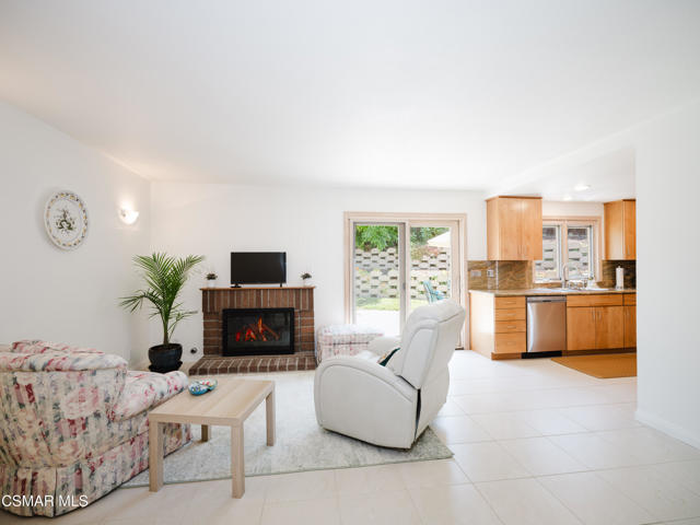 4380 N Skylark Court, Moorpark CA: https://media.crmls.org/mediaz/b074afd5-9074-4091-bf9e-29943c9f96fa.jpg
