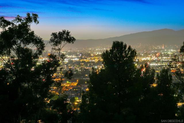 1586 Kimberly Woods Dr, El Cajon CA: https://media.crmls.org/mediaz/b074bef2-0676-41bc-bcfa-8be1ede6aaad.jpg