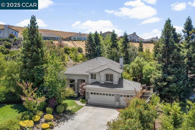 82 BEAR PLACE, Clayton CA: https://media.crmls.org/mediaz/b074f16e-4fc3-49cb-9b6c-77f3eb6d9eec.jpg