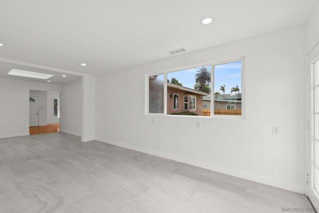 614 Fifth Ave, Chula Vista CA: https://media.crmls.org/mediaz/b0750319-1abc-4677-988b-adf653dfe39f.jpg