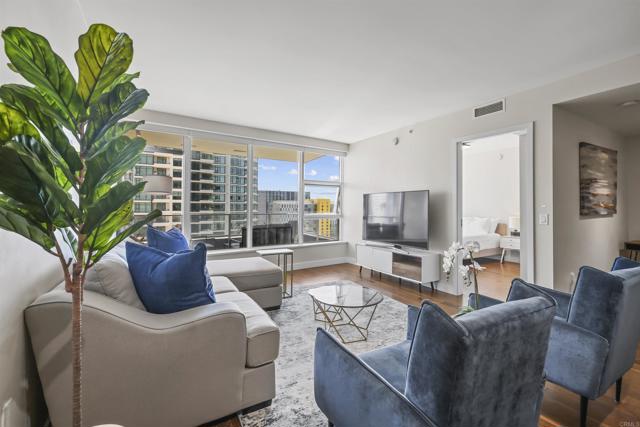 Detail Gallery Image 3 of 39 For 1325 Pacific Hwy, San Diego,  CA 92101 - 2 Beds | 2 Baths