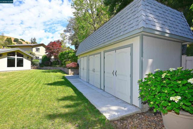 Image 18 of 60 For 2810 Wright Ave