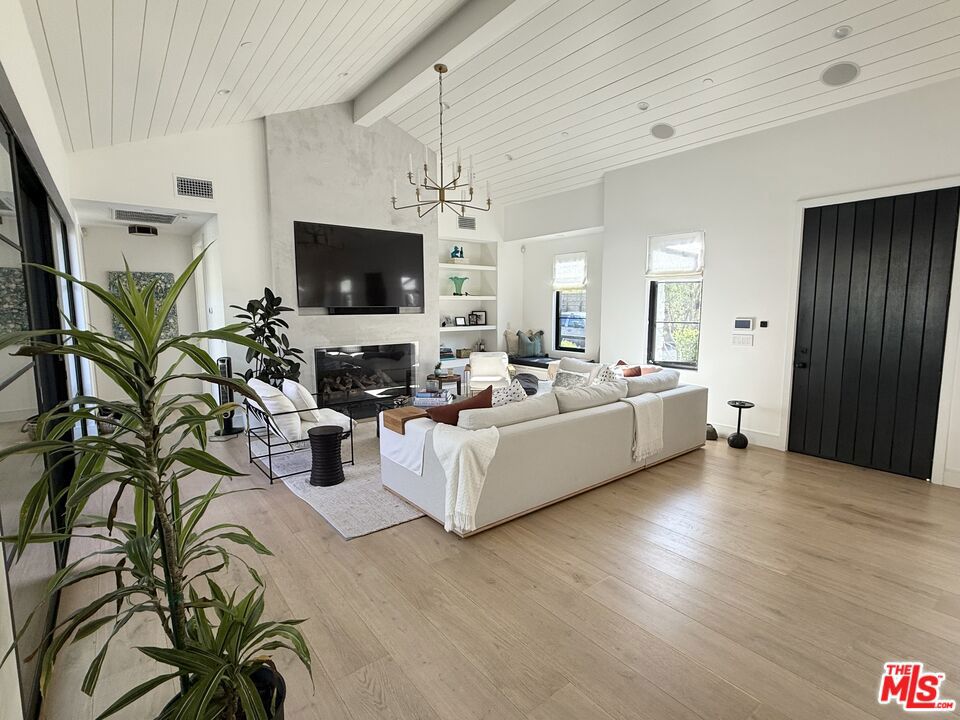 MLS #26857575 image #1