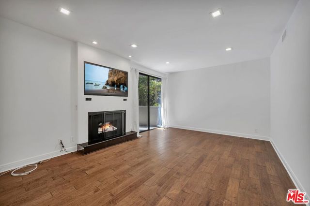 8455 Fountain Avenue, West Hollywood CA: https://media.crmls.org/mediaz/b0754a47-098f-4579-804f-e03dc248bafc.jpg
