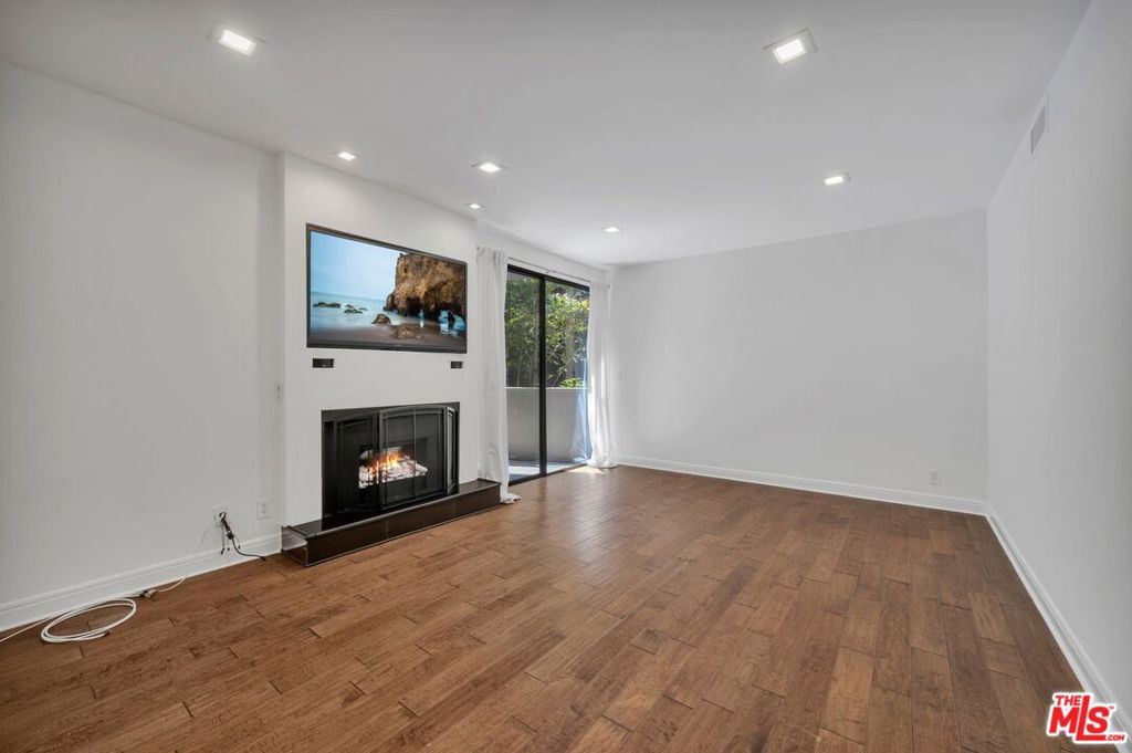8455 Fountain Avenue #628