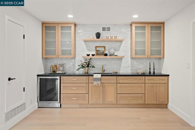 101 Lena Ct, Pleasant Hill CA: https://media.crmls.org/mediaz/b07596c9-e8dd-4328-abc6-4c57c877940b.jpg