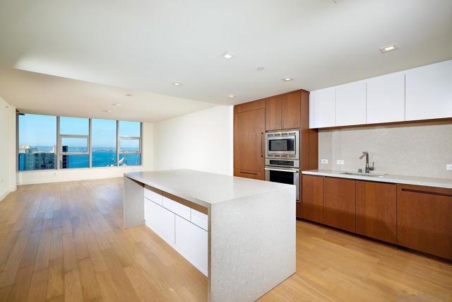 1388 Kettner Blvd, San Diego CA: https://media.crmls.org/mediaz/b075bfc5-608f-48c5-9201-e352ab1ca40c.jpg