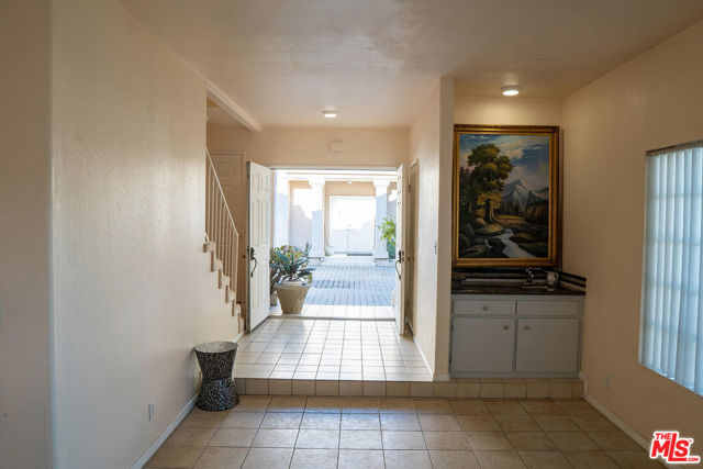18319 Hart Street, 13 photo 5