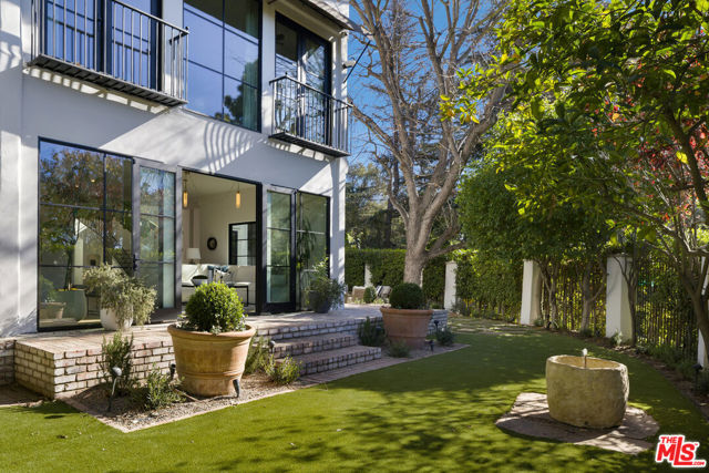 13439 Java Drive, Los Angeles CA: https://media.crmls.org/mediaz/b0760520-8f9c-4f7f-a9d4-4fa54010b7cb.jpg