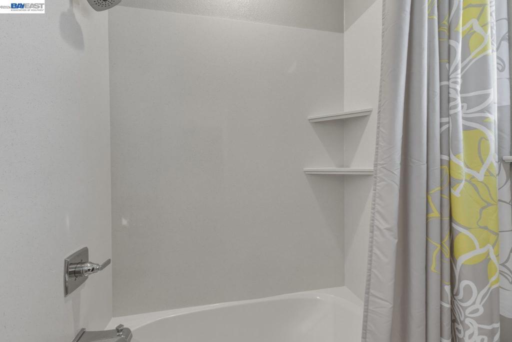 https://media.crmls.org/mediaz/b076c068-9fea-42a0-aecd-36e23a105d20.jpg?preset=X-Large