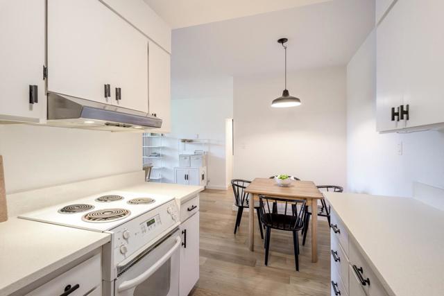 1515 Arc Way, Burlingame CA: https://media.crmls.org/mediaz/b076eb41-334c-4e5f-ad51-61b6dbbf91af.jpg