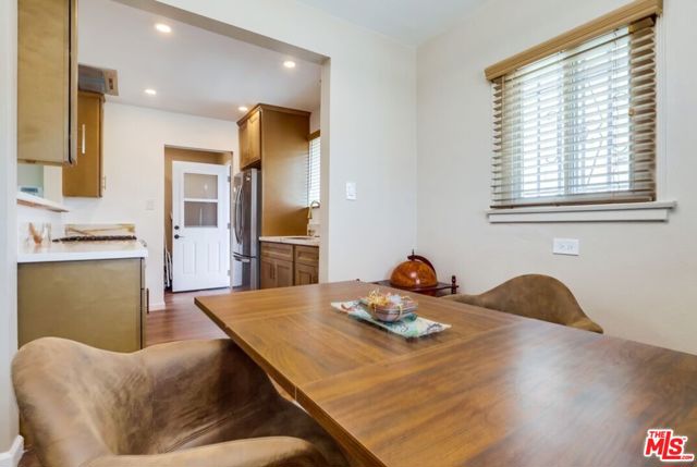 7220 10th Avenue, Los Angeles CA: https://media.crmls.org/mediaz/b077161b-4181-4920-af4a-02fb01563a21.jpg