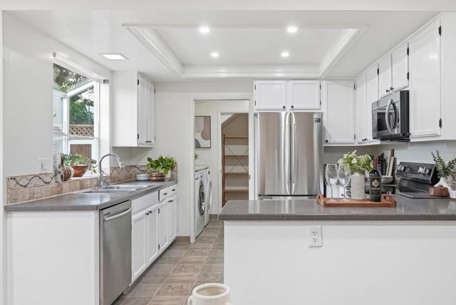 38 Devonshire Avenue, Mountain View CA: https://media.crmls.org/mediaz/b0771737-209e-4285-aa61-9ebb44a0ebc2.jpg