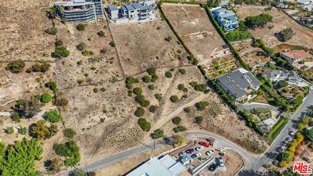 30015 Andromeda Lane, Malibu CA: https://media.crmls.org/mediaz/b07745f1-177e-458c-893e-33c643be4e33.jpg