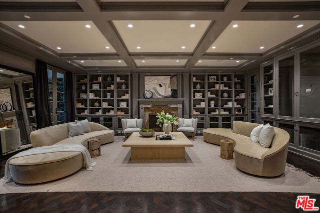 706 N Crescent Drive, Beverly Hills CA: https://media.crmls.org/mediaz/b07785d6-58ff-40e5-b82b-e2eeebf89ea3.jpg
