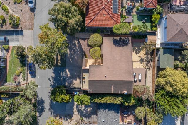 981 Monterey Circle, Monterey CA: https://media.crmls.org/mediaz/b07792d2-cc60-436f-8460-eca5af519c9d.jpg