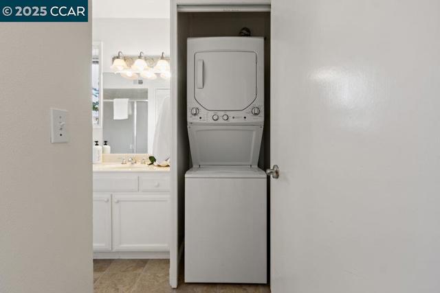 2200 Pine Knoll Dr, Walnut Creek CA: https://media.crmls.org/mediaz/b077cf77-f4a0-4881-86bd-5bc4743f9165.jpg