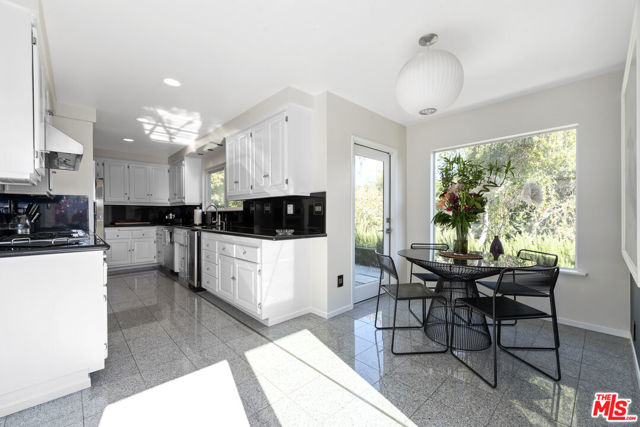 8670 Allenwood Road, Los Angeles CA: https://media.crmls.org/mediaz/b0783065-a7b8-4025-a54b-48fbeed13fa4.jpg