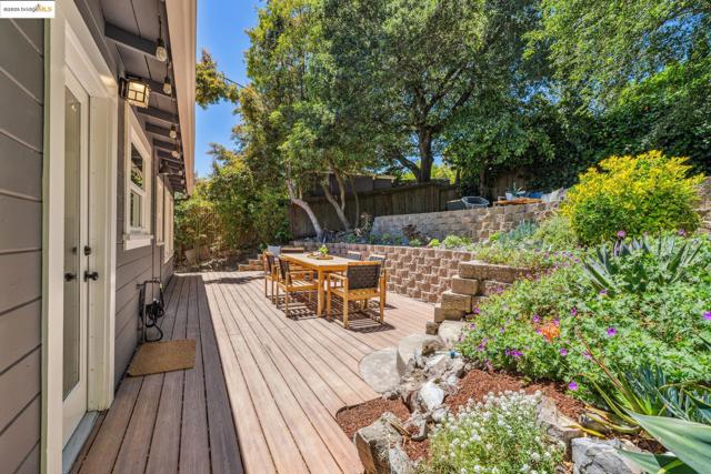 7069 Saroni Dr, Oakland CA: https://media.crmls.org/mediaz/b078543e-5655-4f98-9a04-17bee6643ca6.jpg