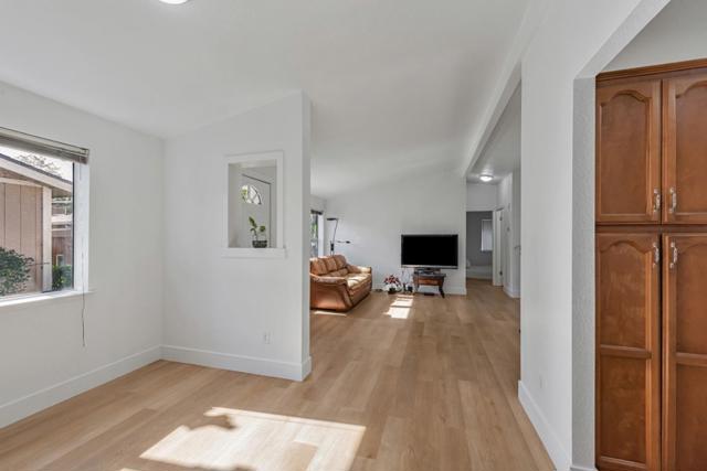 27950 Lancelot Court, Hayward CA: https://media.crmls.org/mediaz/b0785cc6-823e-4e7f-aea0-037a0d9cc20f.jpg