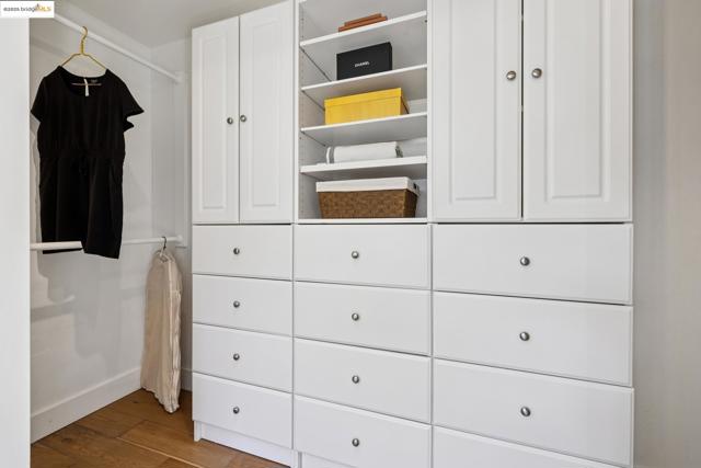 1642 10Th St, Berkeley CA: https://media.crmls.org/mediaz/b0790384-9519-4a01-ac64-342877ef2879.jpg