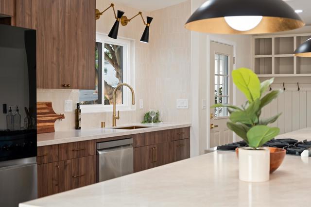 Detail Gallery Image 5 of 36 For 835 Cathy Ln, Cardiff By The Sea,  CA 92007 - 4 Beds | 2 Baths