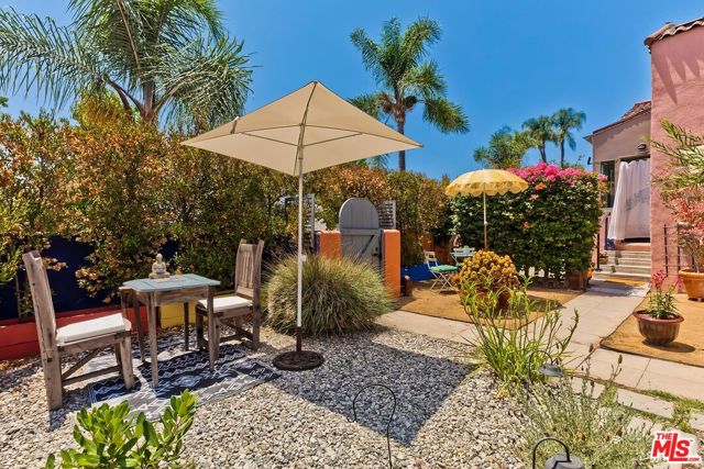 100 N Arden Boulevard, Los Angeles CA: https://media.crmls.org/mediaz/b0792b07-13f2-415b-b2b9-7abc25b35f7f.jpg