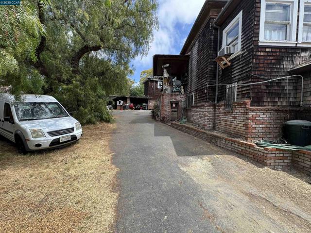 22490 Bayview Ave, Hayward CA: https://media.crmls.org/mediaz/b07930f4-755f-4ea4-a01c-671cc75f0bf5.jpg