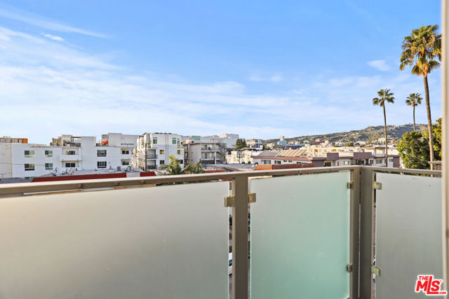 120 S Orlando Avenue, Los Angeles CA: https://media.crmls.org/mediaz/b0794418-d4d0-4bce-9160-916da98a6e22.jpg