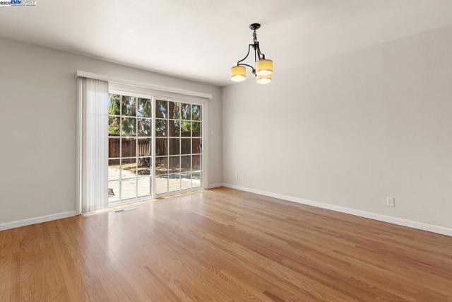 5221 Roxanne Ct, Livermore CA: https://media.crmls.org/mediaz/b07aaa3c-d443-44c5-94a9-fd352702db32.jpg