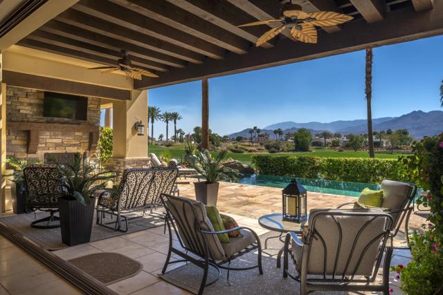 80675 Via Portofino, La Quinta CA: https://media.crmls.org/mediaz/b07b52f5-4329-43bc-ba4b-c725532252ca.jpg