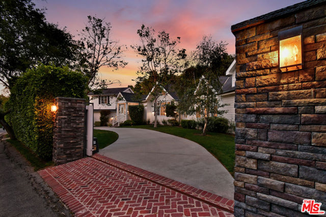 Image 3 of 55 For 3640 Longridge Avenue