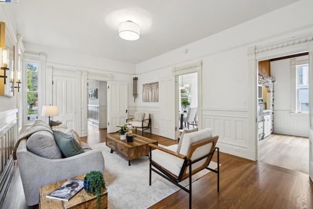 2120 Encinal Ave, Alameda CA: https://media.crmls.org/mediaz/b07bdd13-7539-461e-8fef-c3aee9d28429.jpg
