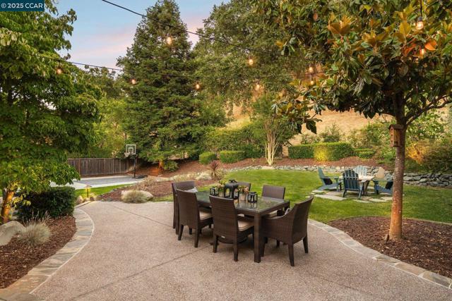 108 Shadewell Dr, Danville CA: https://media.crmls.org/mediaz/b07be838-a925-4169-916a-9d2070d00e04.jpg