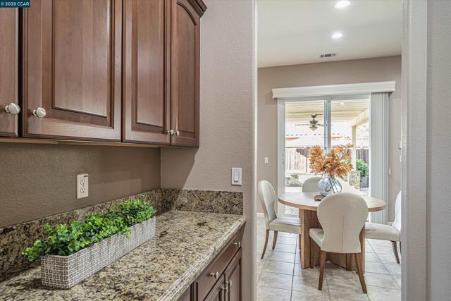 6432 Laurel Creek Pl, Livermore CA: https://media.crmls.org/mediaz/b07d8eeb-ddd6-4b1d-8414-cb1dfca0b60a.jpg