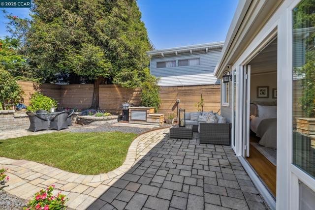 3036 Delaware St, Oakland CA: https://media.crmls.org/mediaz/b07d9e41-26ef-4b37-8bc7-e71838f90c94.jpg