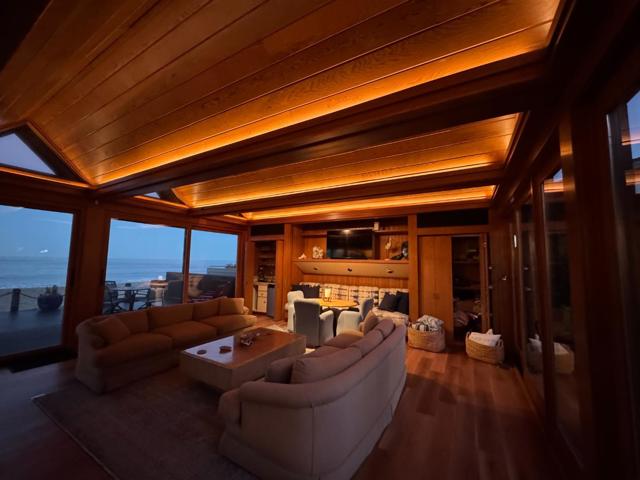 547 Beach Drive, Aptos CA: https://media.crmls.org/mediaz/b07de862-7d49-4231-9cab-f5addce75795.jpg