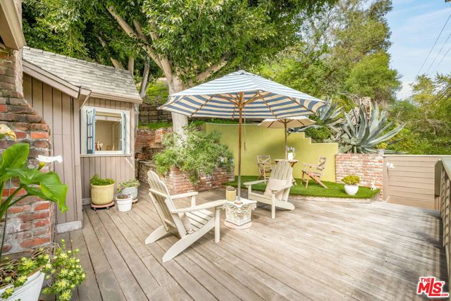 1315 N Beverly Glen Boulevard, Los Angeles CA: https://media.crmls.org/mediaz/b07df4ab-3a26-4d96-b706-7d1fe506a392.jpg