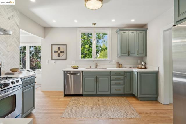 733 Carlston Ave., Oakland CA: https://media.crmls.org/mediaz/b07e16d3-e856-4924-bb4c-8d9143b2842d.jpg