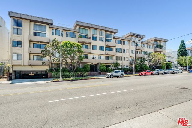 Image 34 of 38 For 1557 Beverly Glen Boulevard 203