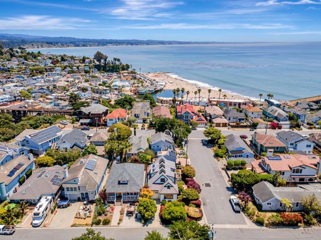 5005 Emerald Street, Capitola CA: https://media.crmls.org/mediaz/b07ed698-e969-4115-91a5-0425f4c0b172.jpg