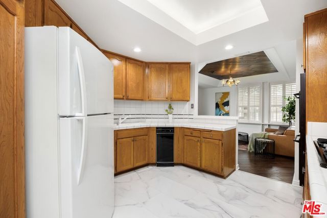 5333 Zelzah Avenue, 139 photo 7